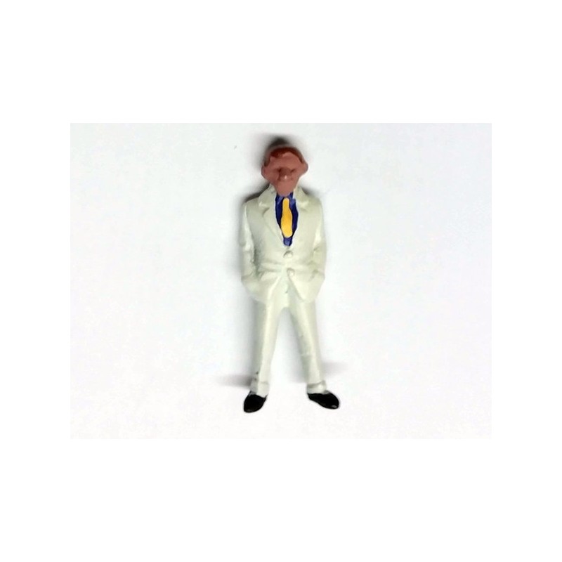 Figurine homme en habit blanc